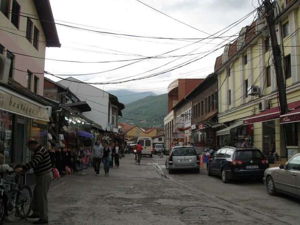 コソボ「2013年 コソボ共和国　超親米イスラム国コソボからセルビア勢力地域へ入境しました。」の写真：コソボ西端、モンテネグロ国境の街ペヤへ移動。