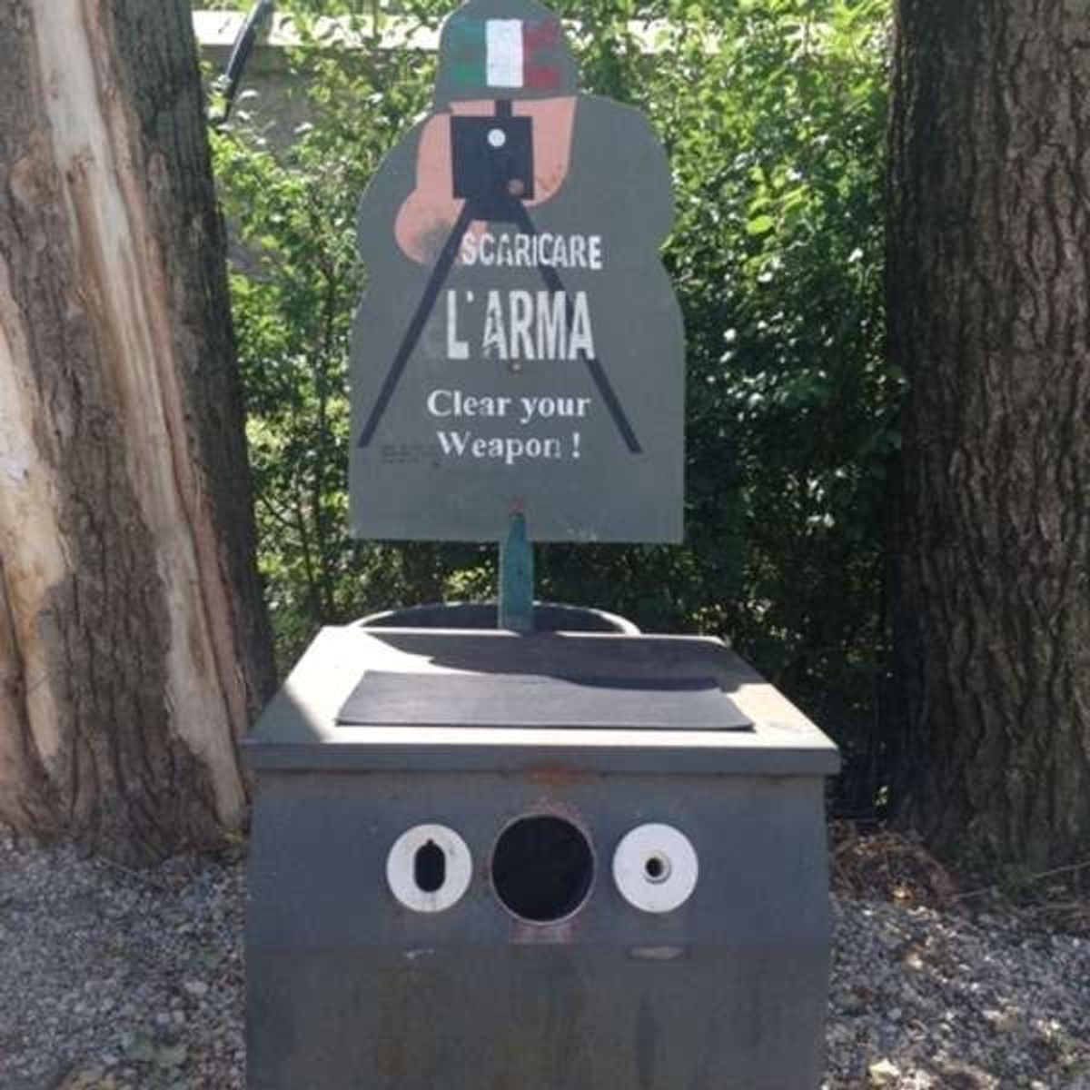 ペヤのセルビア正教修道院入口。
国際安全保障部隊に厳重に警備され、パスポー...