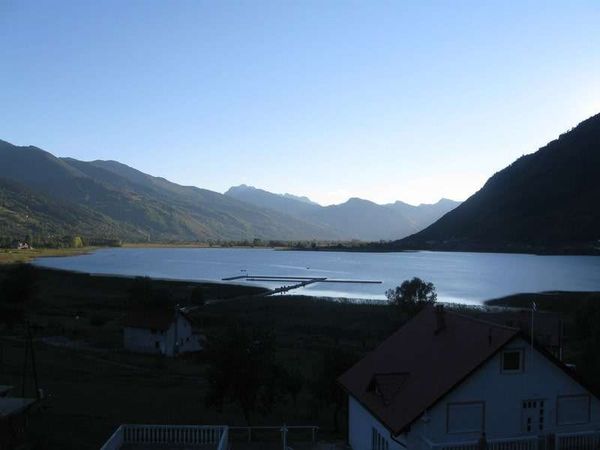 モンテネグロ・コトル「2013年 モンテネグロ　アドリア海と美しい町並みを味わう」の写真：モンテネグロ最果ての村　プラヴ
運転手が...