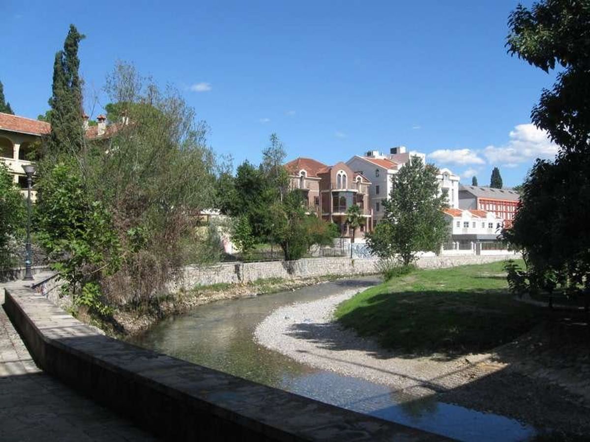 ハリストス復活大聖堂
町で最大のセルビア正教会