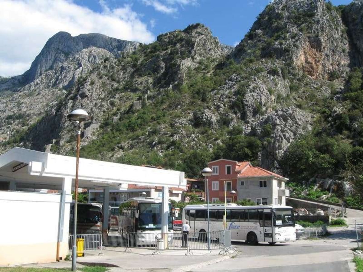 ポトゴリツァからバスでコトル着。メインバスステーション
バスターミナルから...