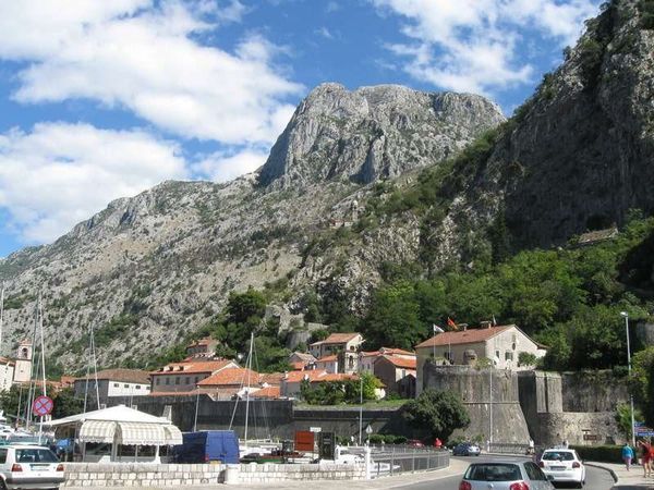 モンテネグロ・コトル「2013年 モンテネグロ　アドリア海と美しい町並みを味わう」の写真：世界遺産　コトルの城壁