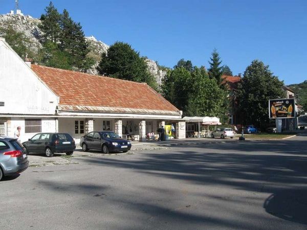 モンテネグロ・コトル「2013年 モンテネグロ　アドリア海と美しい町並みを味わう」の写真：憲法上の首都、ツェティニェのバスターミナル