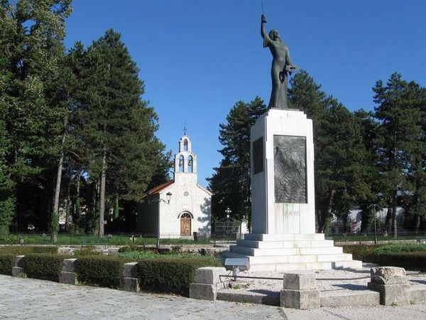 モンテネグロ・コトル「2013年 モンテネグロ　アドリア海と美しい町並みを味わう」の写真：ツェティニェへの観光客はまだ疎ら。
しか...