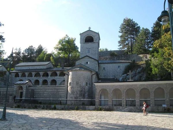 モンテネグロ・コトル「2013年 モンテネグロ　アドリア海と美しい町並みを味わう」の写真：修道院