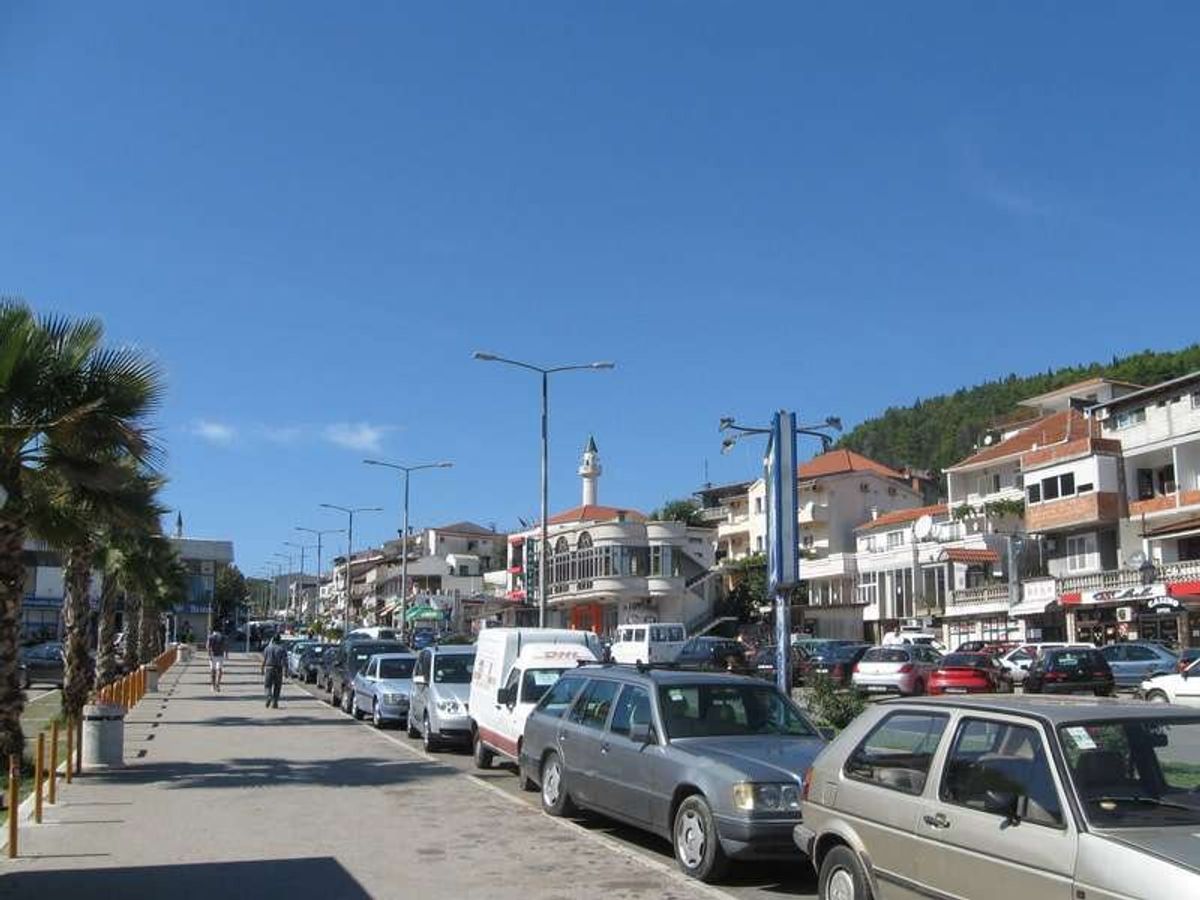 バールからウルツィニまでは乗り合いタクシーで移動しました。
アルバニア移動...