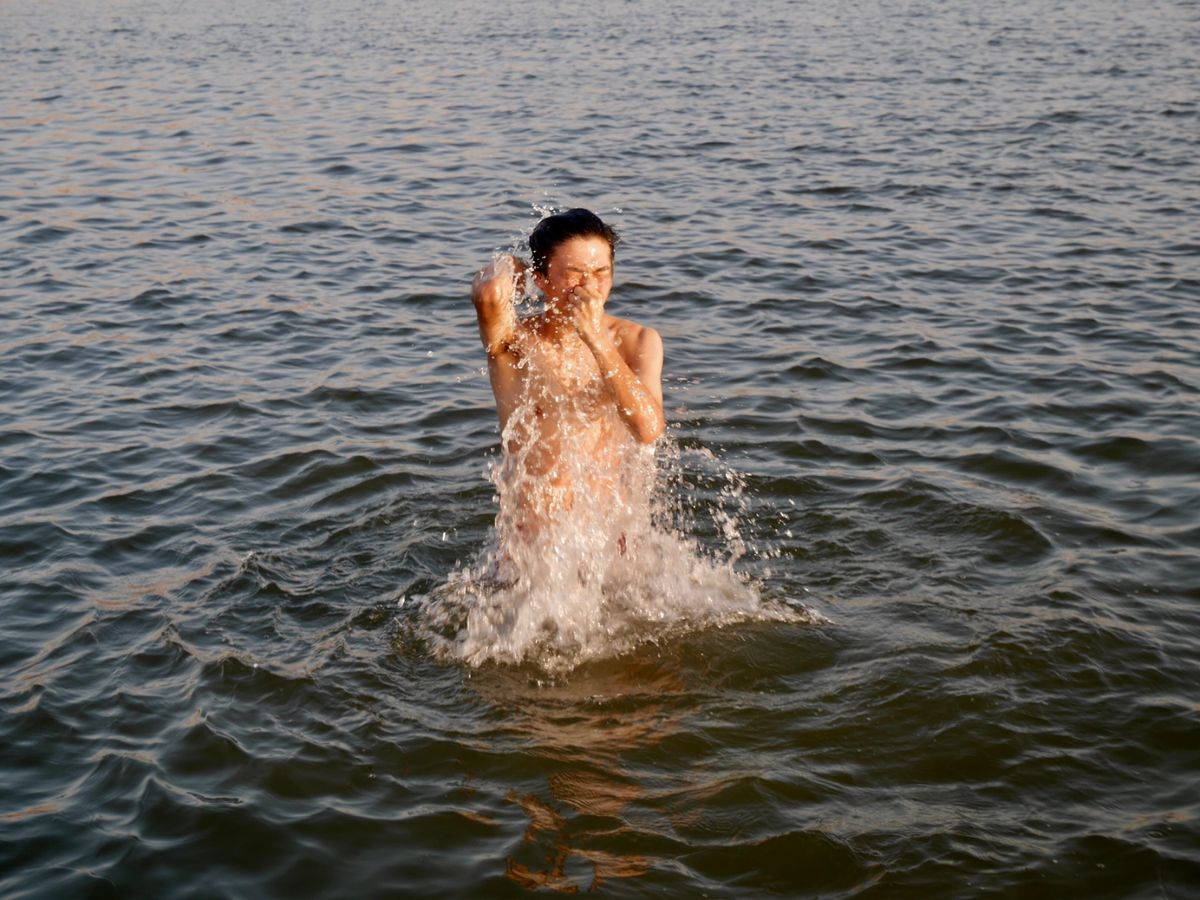 バラナシにて沐浴