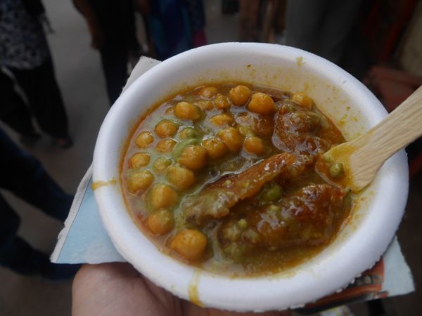 インド・デリー「インド」の写真：路上カレー
食器洗い場
ジャイサルメ...