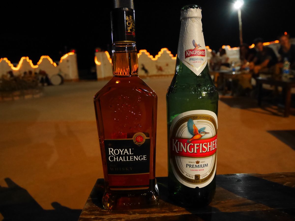 路上カレー
食器洗い場
ジャイサルメールでのお酒
路上チャイ