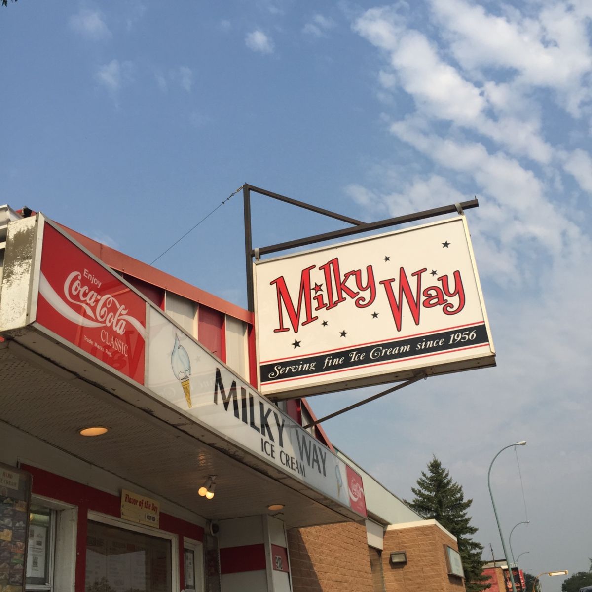 1枚目: ある日の夕暮れ。レジャイナは平野が多くひたすら広大でした。
2...