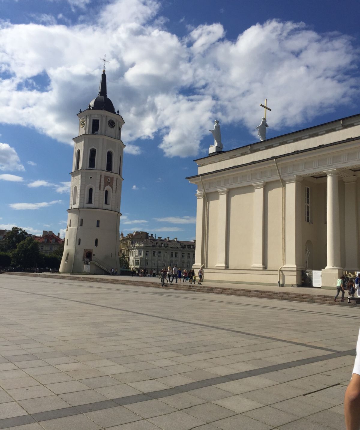 1枚目からヴィリニュスのカテドラル広場、カウナスの聖ミカエル教会、パランガ...