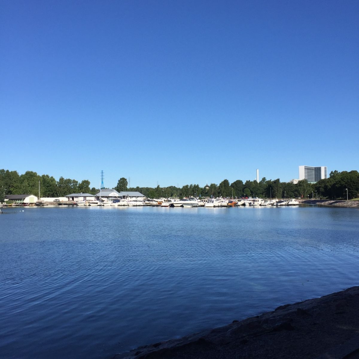 8月半ばのフィンランド、すっきりと晴れて過ごしやすかったです。トラムは広島...