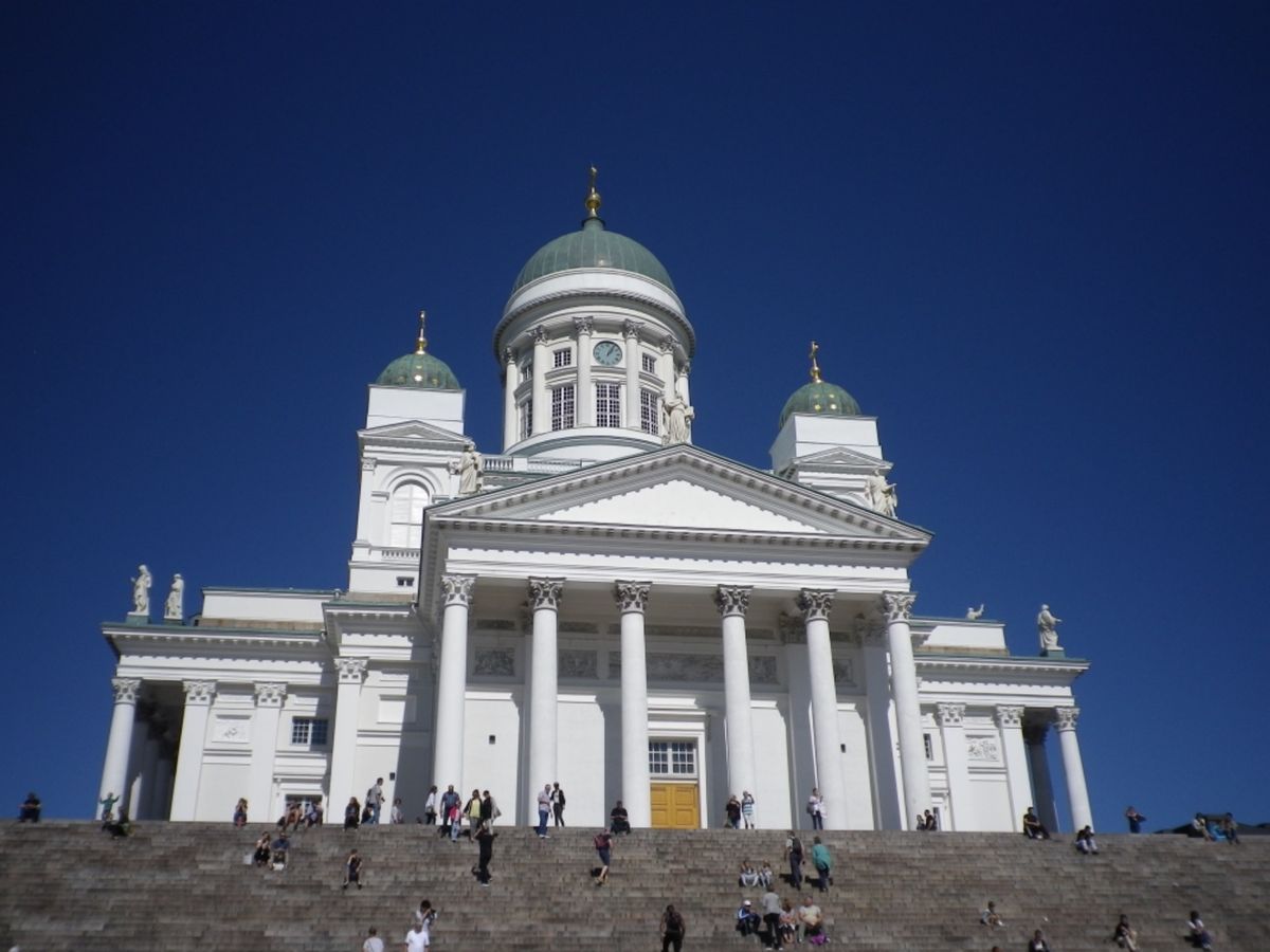 8月半ばのフィンランド、すっきりと晴れて過ごしやすかったです。トラムは広島...