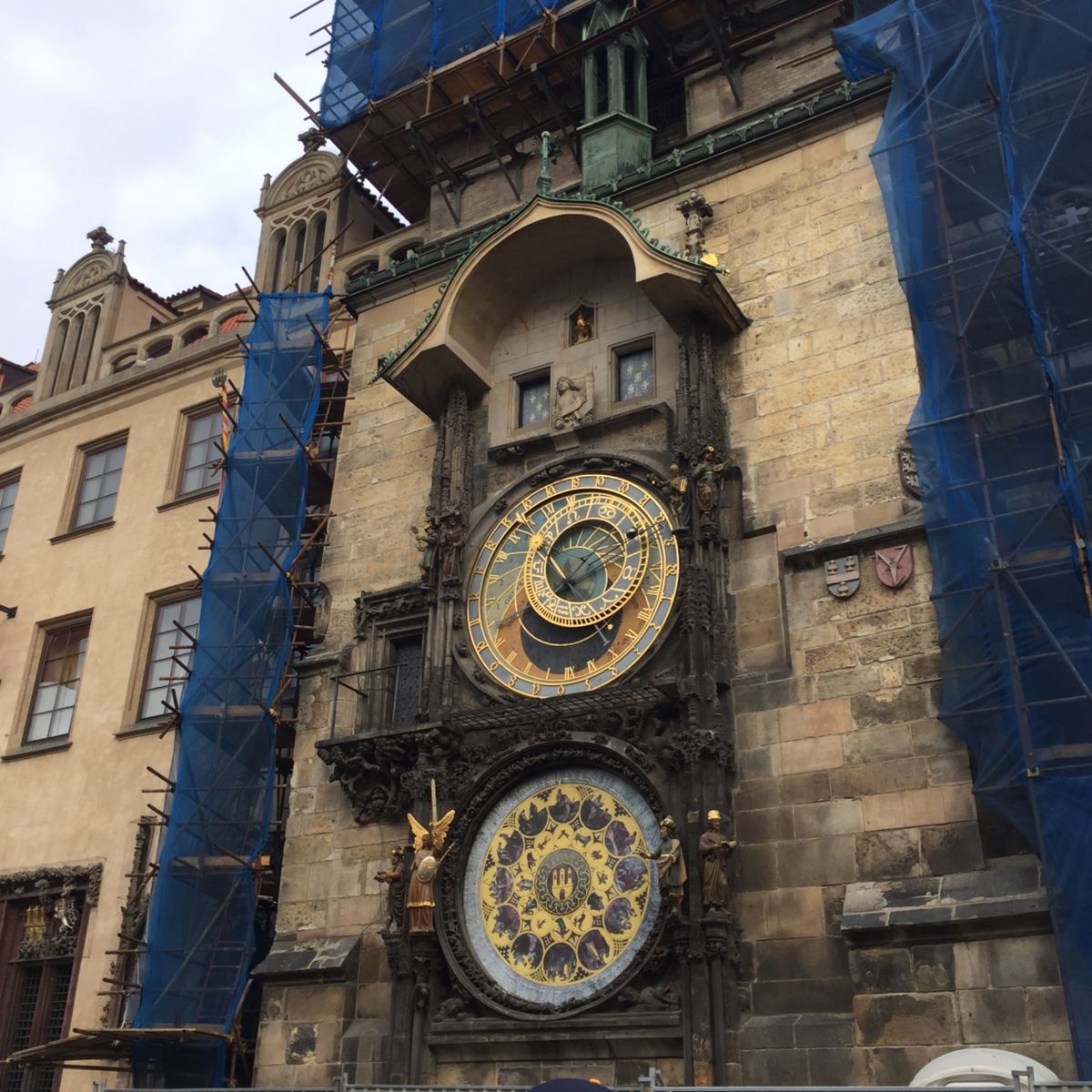 1枚目と2枚目はプラハにて。プラハ旧市街の天文時計は改修工事中でした。
...