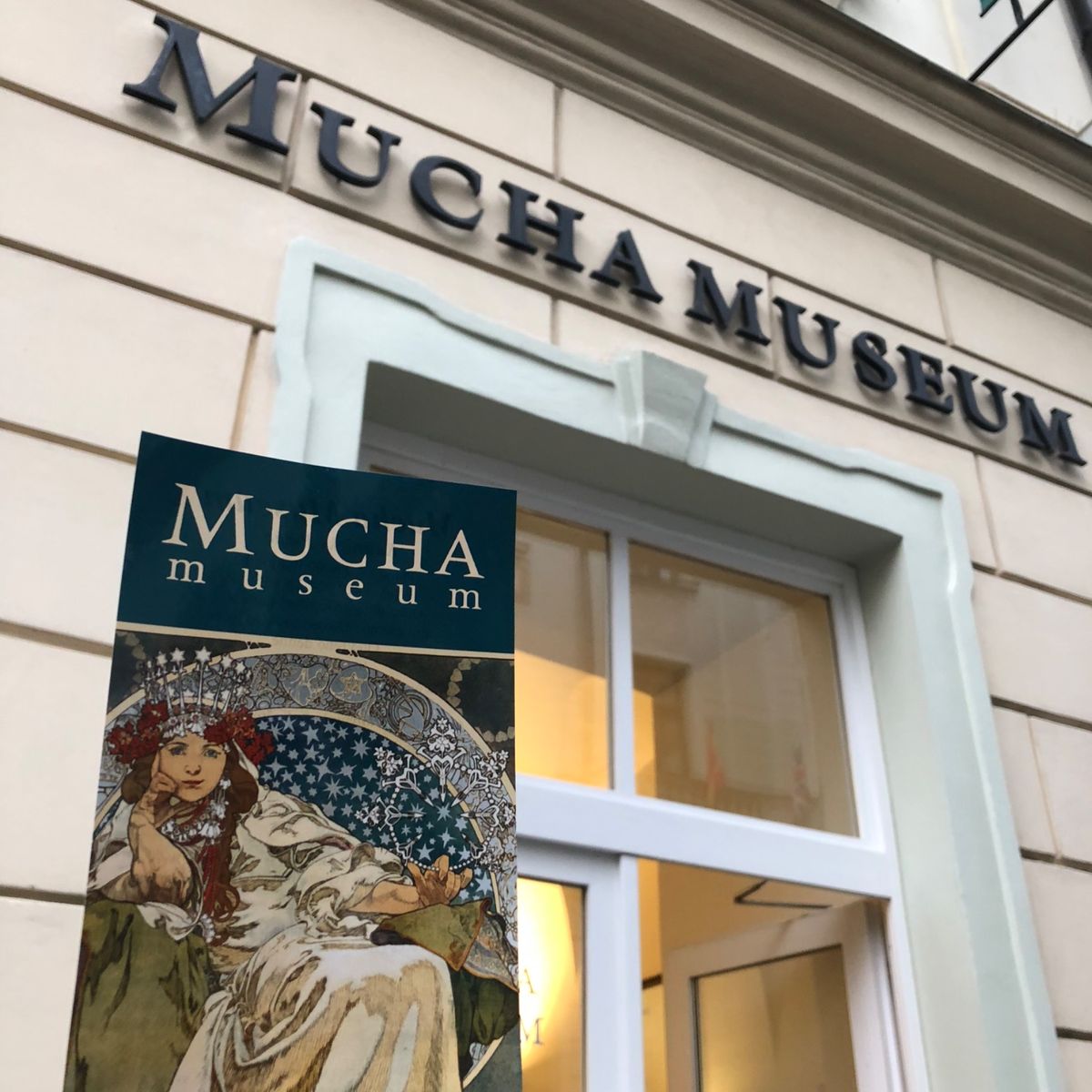 天文時計の改修工事、終わってました😆
チェコといえばミュシャ！ということ...