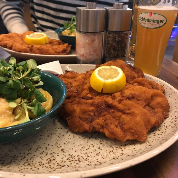 オーストリア・ウィーン「中欧旅行②」の写真：オーストリアといえばシュニッツェル！ボリ...