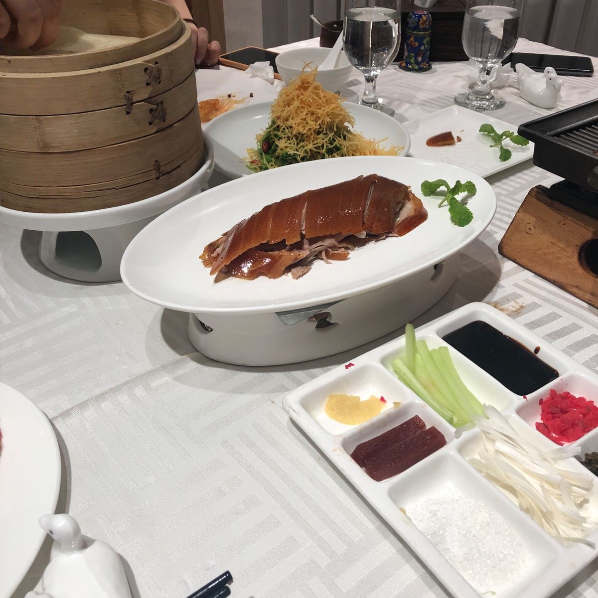 食べ物編！
北京ダックを食べるなら四季民福というお店がリーズナブルでおすす...