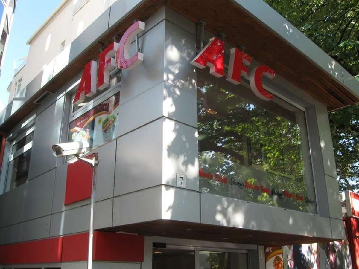 アルバニア・フライド・チキン
イーグルモバイル
マクドナルド？

