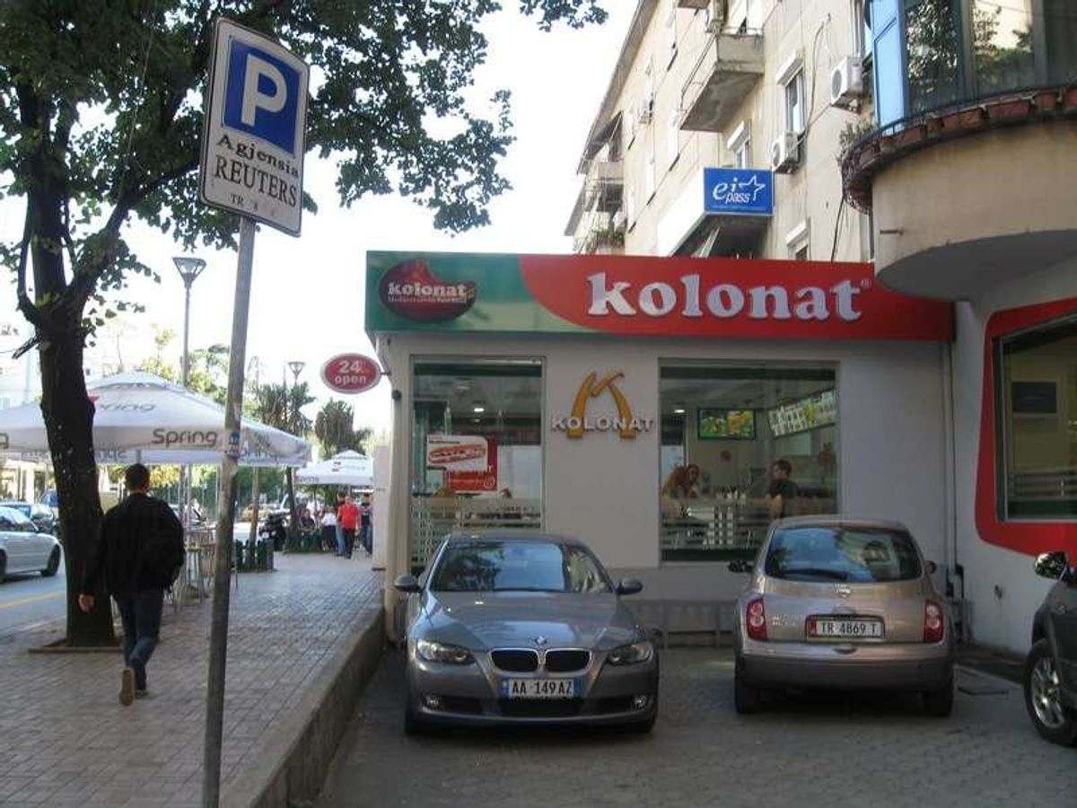 アルバニア・フライド・チキン
イーグルモバイル
マクドナルド？

