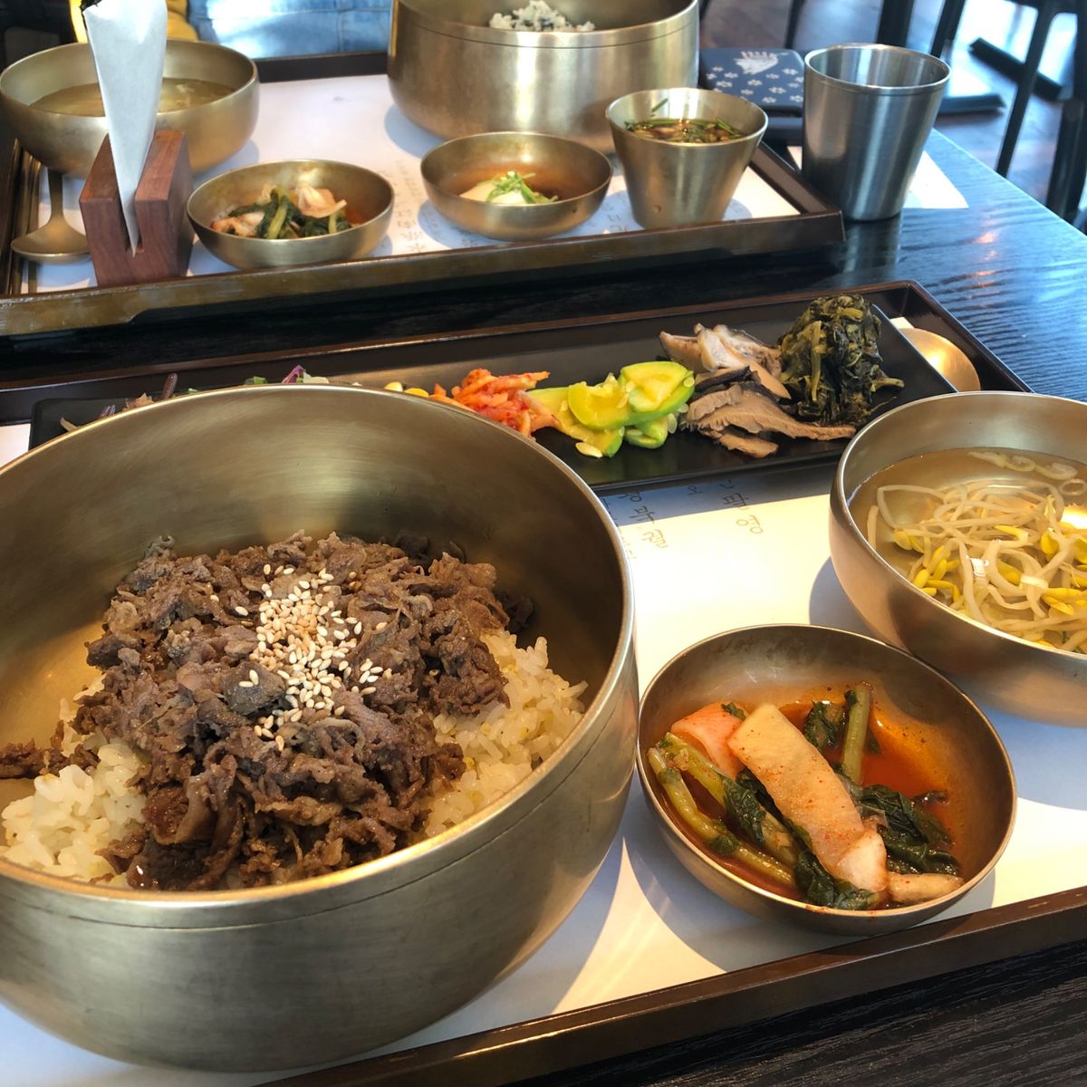 ソウルに住む友人が連れて行ってくれたご飯屋さん。明洞のメインストリートの反...