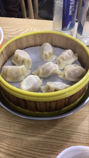 南京のホテル近くのお店に同じホテルの日本人の人達と。
やっぱり本場の中華は...