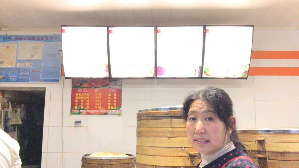 翌朝早朝便で敦煌に移動の私はほぼ寝れてないけど、Alanはきちんと起きて空...