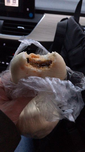 翌朝早朝便で敦煌に移動の私はほぼ寝れてないけど、Alanはきちんと起きて空...