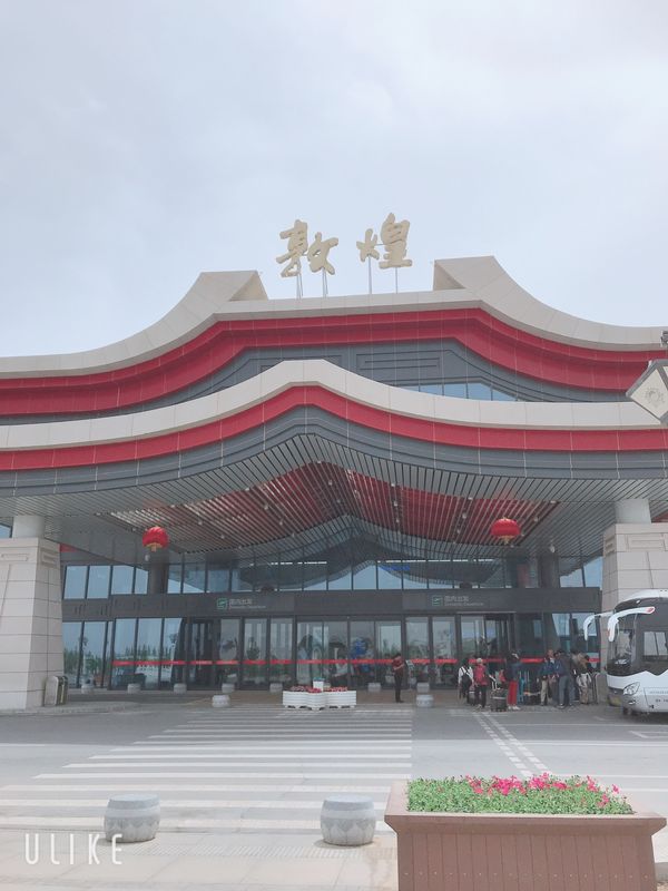 中国・敦煌「中国　一人旅　敦煌編」の写真：敦煌無事到着し、ホテル周辺散策🚶🏻‍♀️...