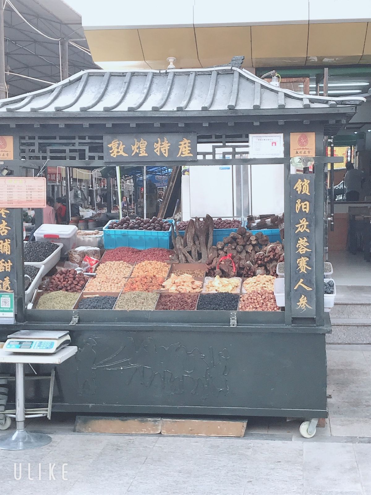 フレッシュフルーツもたくさん🍈🍉🍓🥭
2枚は南京で食べたレタス🥬