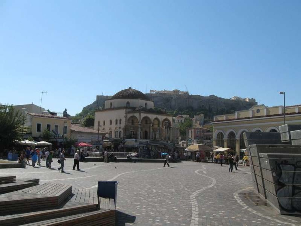 旧市街へ向かう通りです