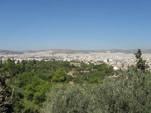 ギリシャ・アテネ「2013年 ギリシャ　アテネ散策～フェリーでトルコへ移動」の写真：丘からAgoraを望む