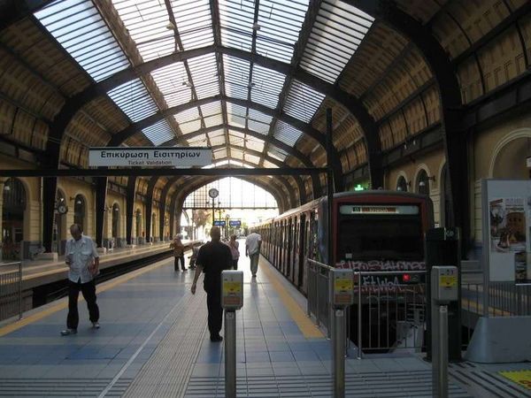 ギリシャ・アテネ「2013年 ギリシャ　アテネ散策～フェリーでトルコへ移動」の写真：アテネの港町ピレウス

