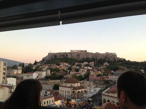 ギリシャ・アテネ「2013年 ギリシャ　アテネ散策～フェリーでトルコへ移動」の写真：アクロポリスが眺めるバーで。