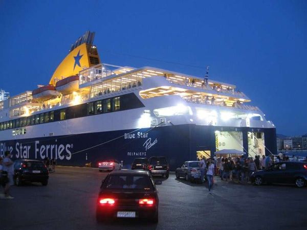 ギリシャ・アテネ「2013年 ギリシャ　アテネ散策～フェリーでトルコへ移動」の写真：キオス島行き夜行フェリー
20:00発