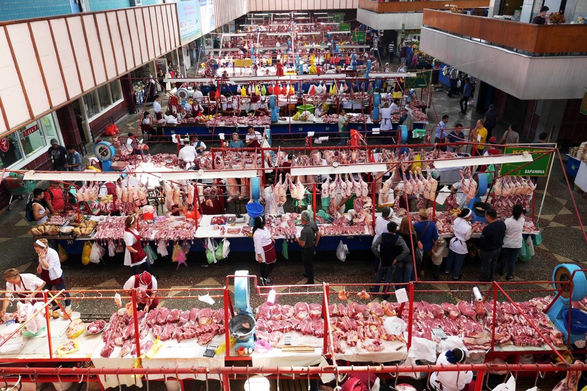 カザフスタン最大都市、アルマティ。
山々に面しており、住みやすいところ。
