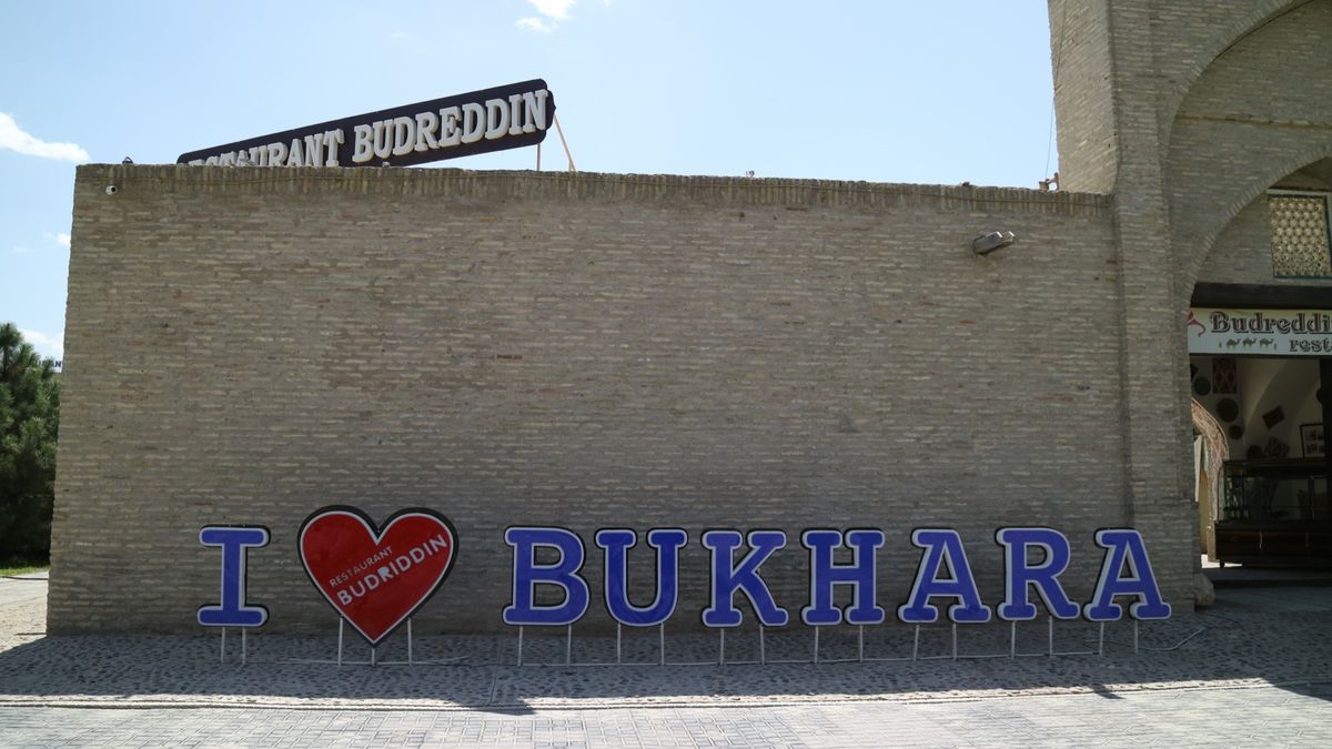 ブハラは観光地だけどゆっくりした感じで一番過ごしやすかったかな。サマルカン...