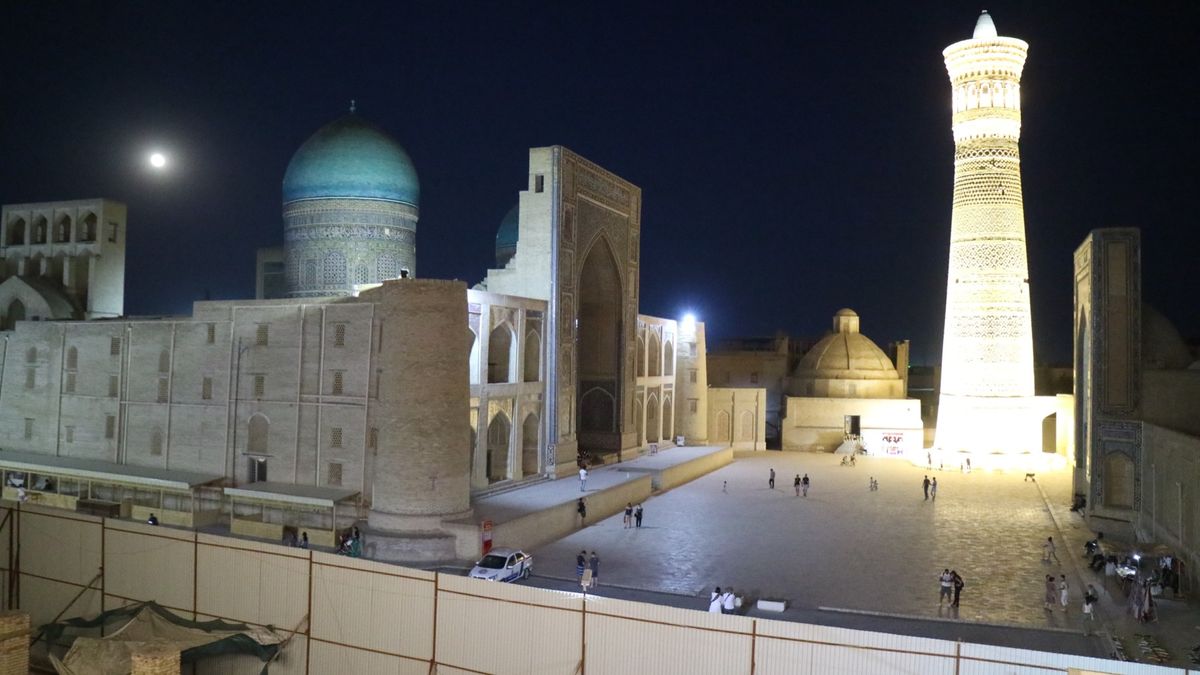 ブハラは観光地だけどゆっくりした感じで一番過ごしやすかったかな。サマルカン...