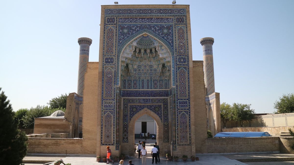 サマルカンドは結構広くて、暑い中歩いて回るのがキツかった💦青の建物たちが素...