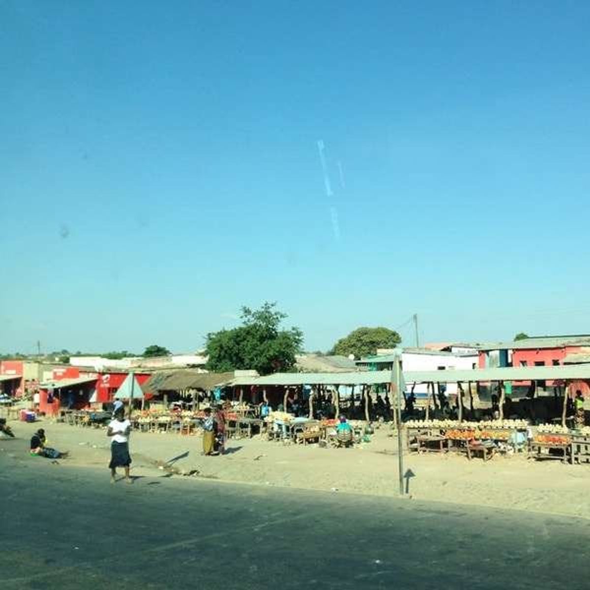 ルサカとリビングストン間の町、チョマ村