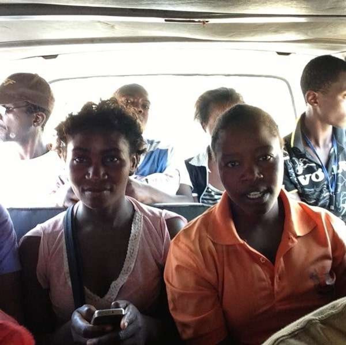 ビクトリアフォールズから町に帰ります。