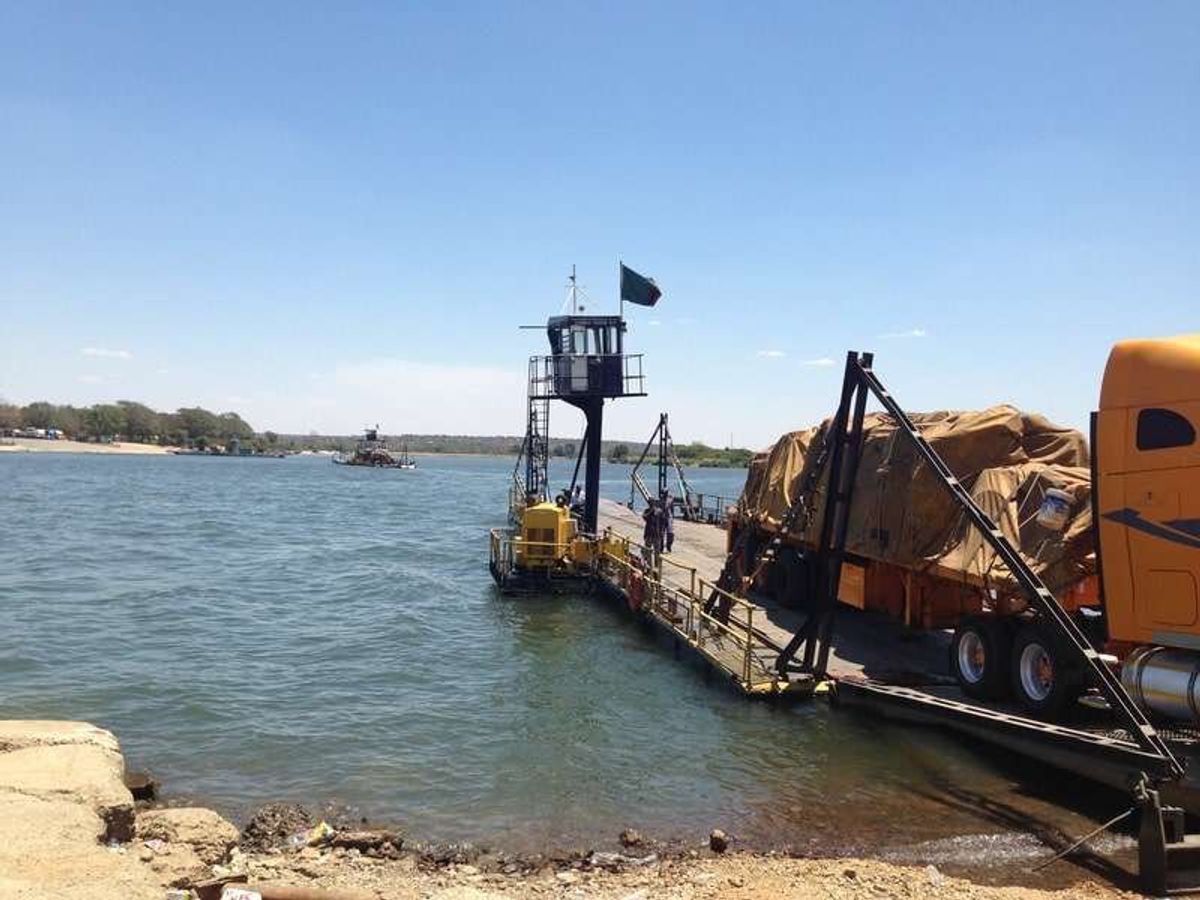 ボツワナへフェリーで渡る。