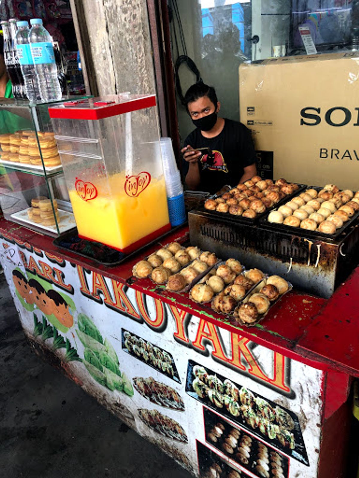 ダバオの街散策
たこ焼きデカいし中身はタコじゃないよｗ
小麦粉ボールだよ。