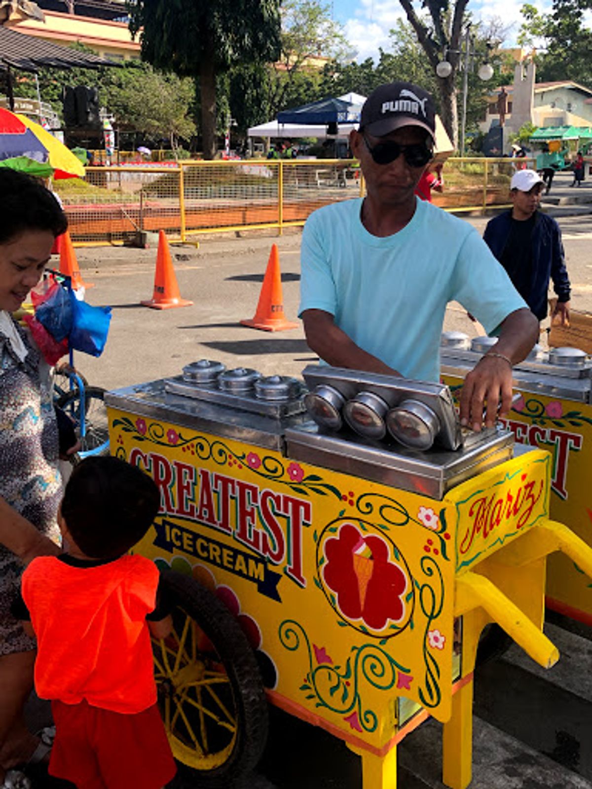 ダバオの街散策
たこ焼きデカいし中身はタコじゃないよｗ
小麦粉ボールだよ。