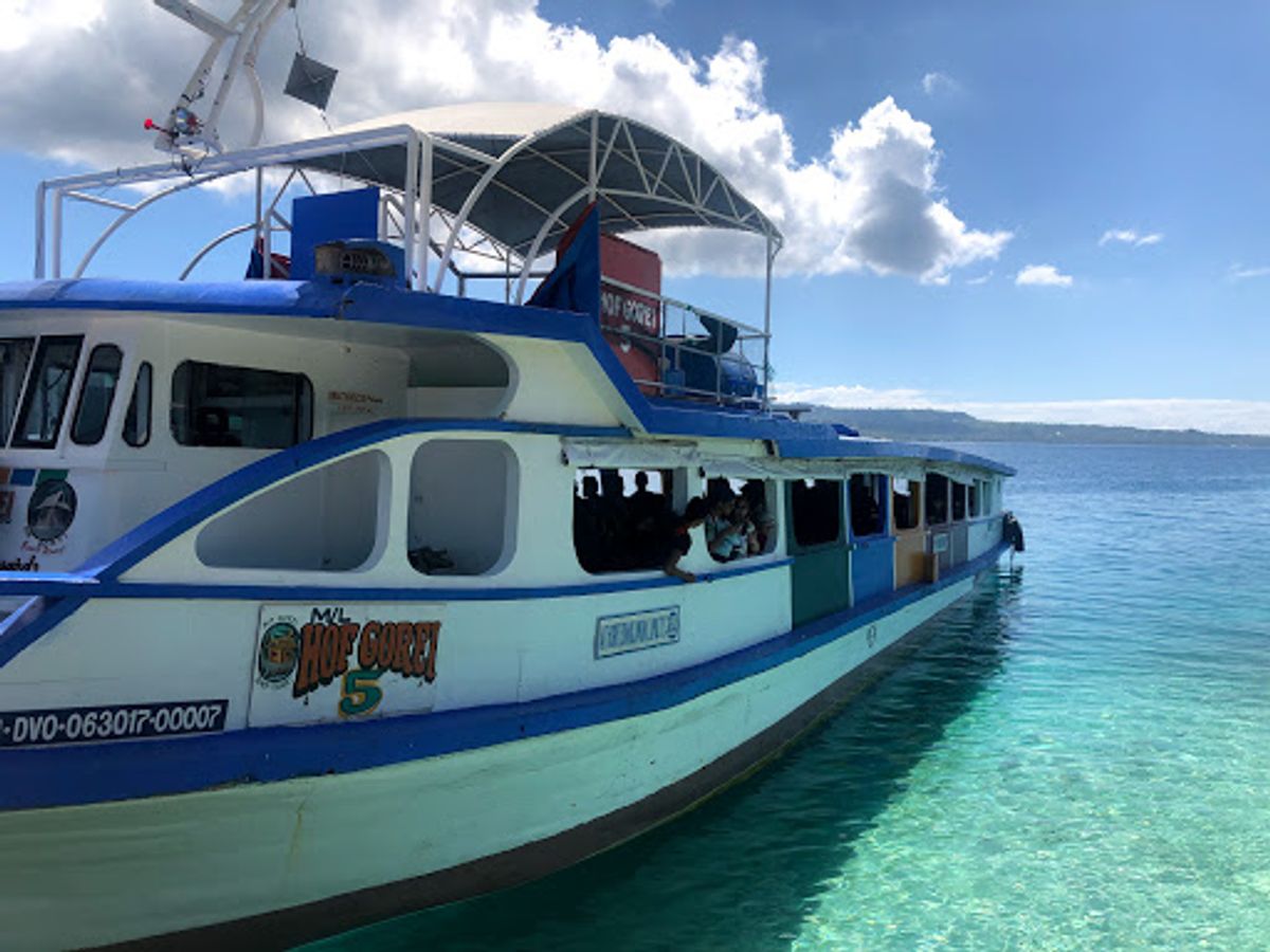 Talikud island
ダバオの港から行く島。
朝早いパブリックボー...