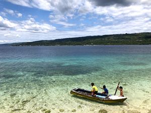 Talikud island
ボート降りてからちょっと歩くとバイクタクシ...