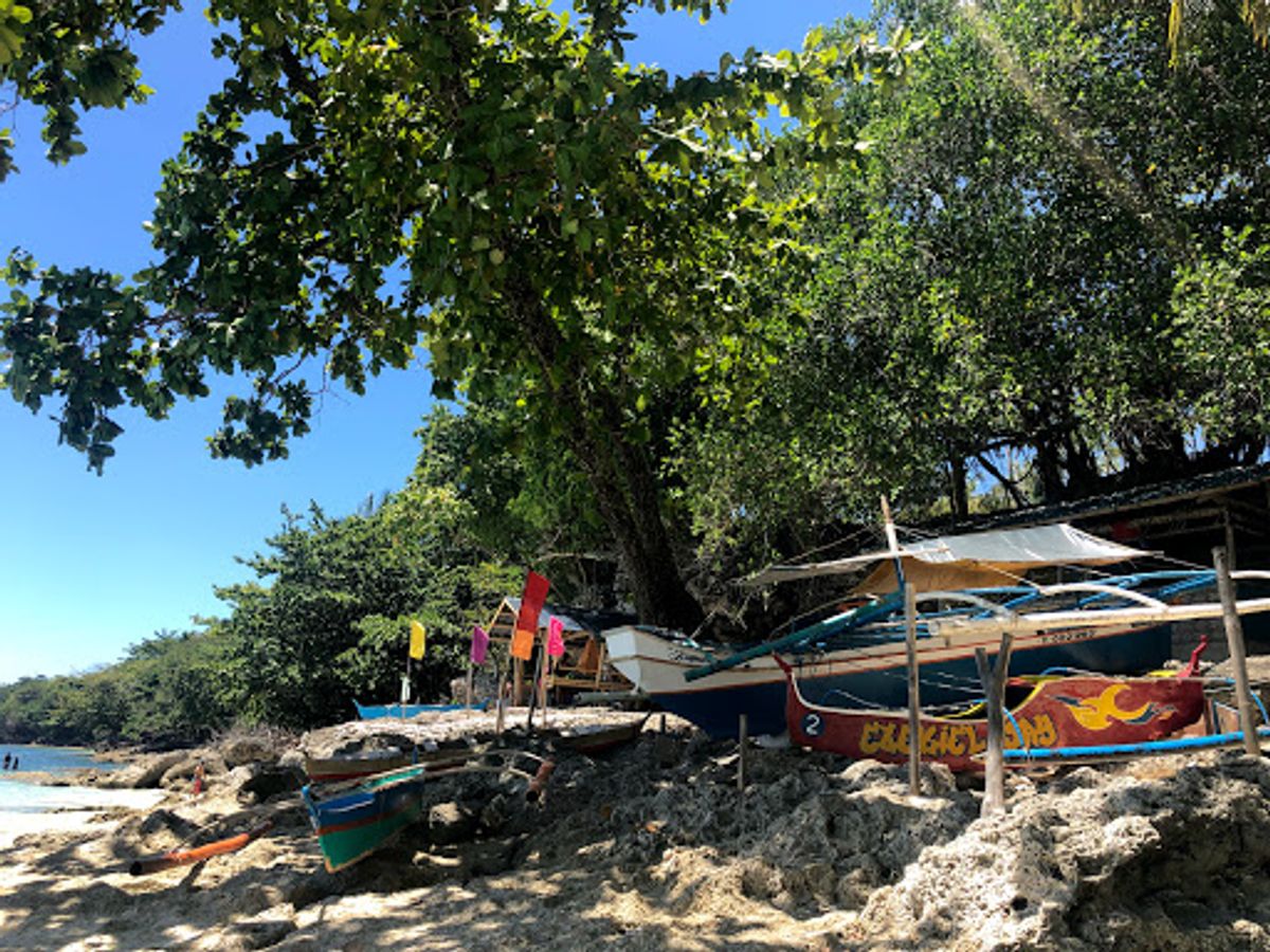 Talikud island
ボート降りてからちょっと歩くとバイクタクシ...
