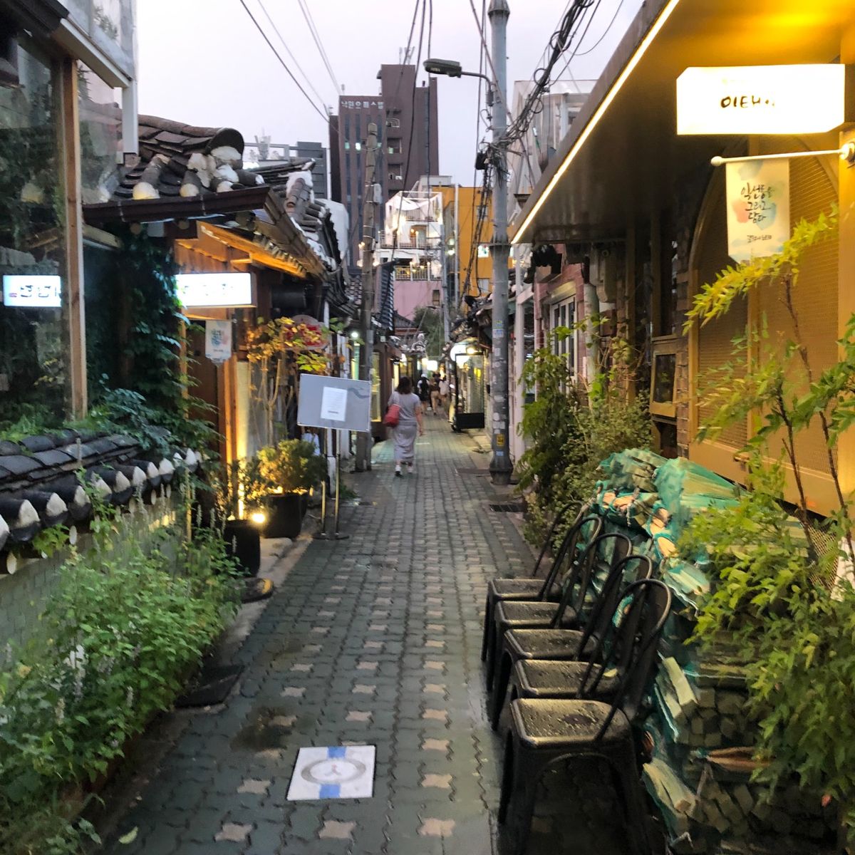 1枚目から3枚目はイクセンドン(익선동)というところ。ソウルから地下鉄に乗...