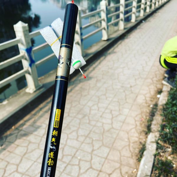 ベトナム「ハノイでショートステイ」の写真：300円の釣り竿で魚釣り始めました。
言...