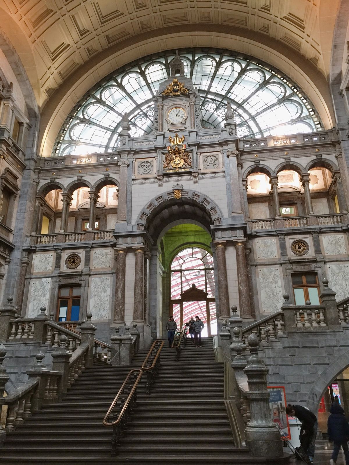 世界一美しい広場🏫世界一美しい駅🚉