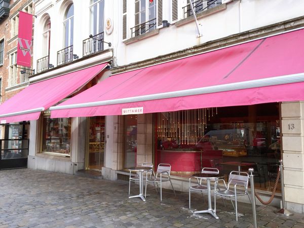 ベルギー「ベルギー🇧🇪&オランダ🇳🇱」の写真：ヴィタメール本店の二階はカフェになってい...